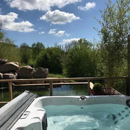 Les Nuits Insolites De La Mothe - En Bulle Ou Tiny House Avec Privatif فندق مبيت وإفطار