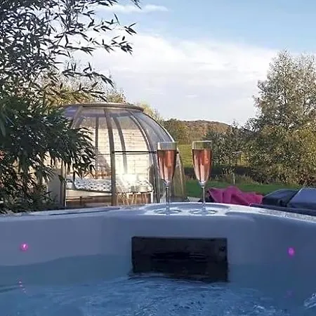Bed & Breakfast Les Nuits Insolites De La Mothe - En Bulle Ou Tiny House Avec Privatif