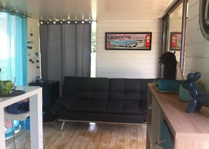 Les Nuits Insolites De La Mothe - En Bulle Ou Tiny House Avec Privatif Bed & Breakfast 4*